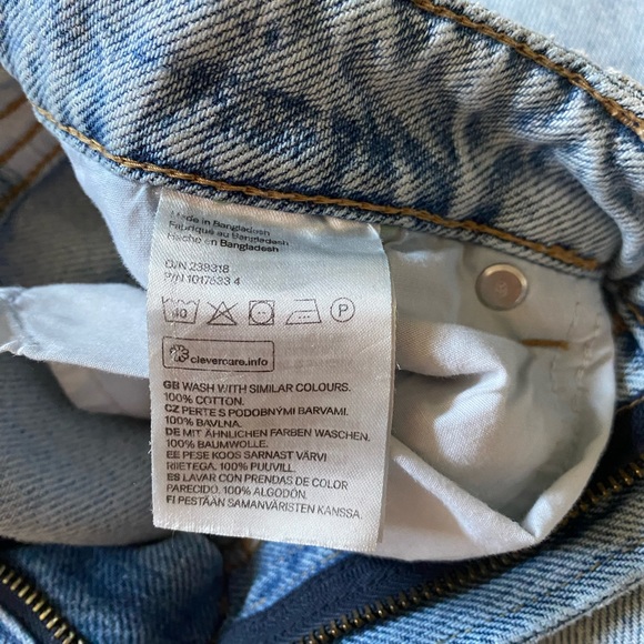 H&M Light Wash Denim Jeans - Picture 6 of 10
